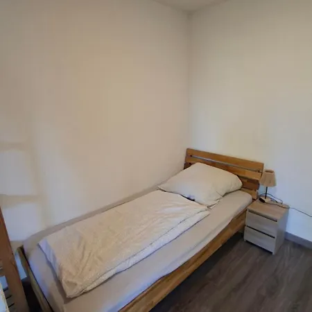 2 Monteurwohnung Mit Terasse Kueche Bad בית אירוח אולצן