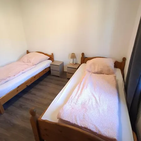 2 Monteurwohnung Mit Terasse Kueche Bad בית אירוח *