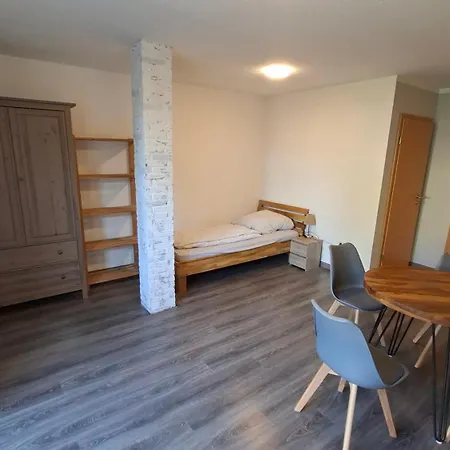 2 Monteurwohnung Mit Terasse Kueche Bad בית אירוח