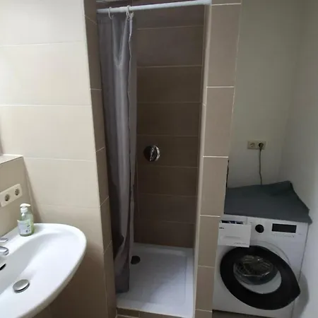 בית אירוח 2 Monteurwohnung Mit Terasse Kueche Bad